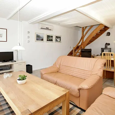 Three-bedroom Holiday In 5 * 실케보르