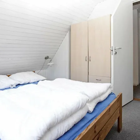 Three-bedroom Holiday In 5 *