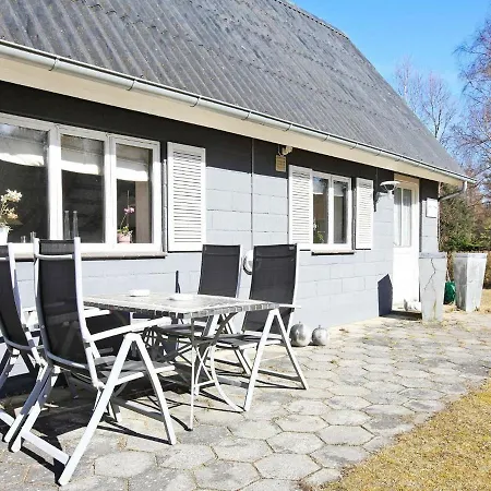 Three-bedroom Holiday In 5 펜션 *